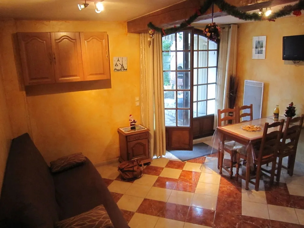 Cottage in Vaires-sur-Marne by Forest Lake