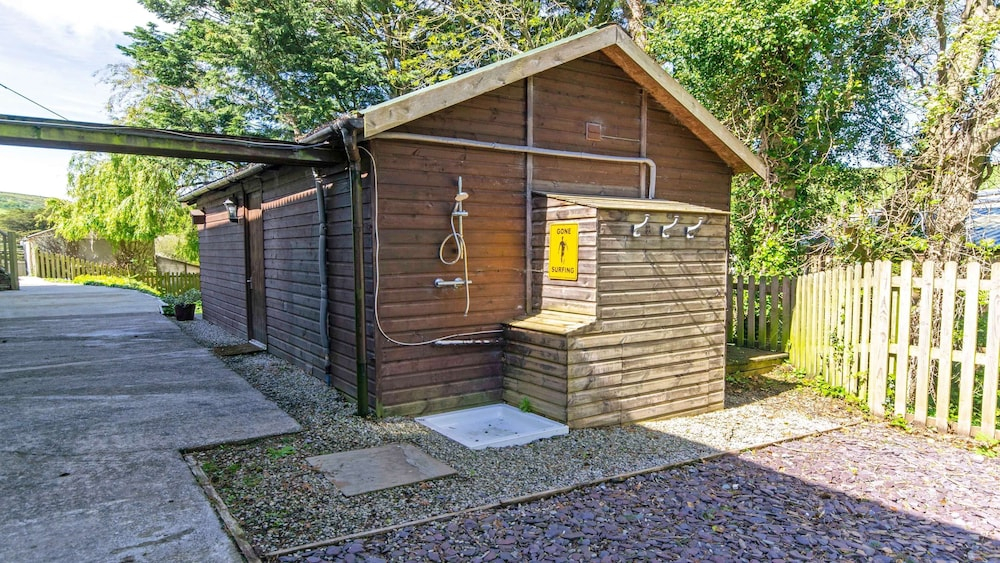 Streamways Nr Croyde 6 Bedroom, Sleeps 12-16, Hot Tub