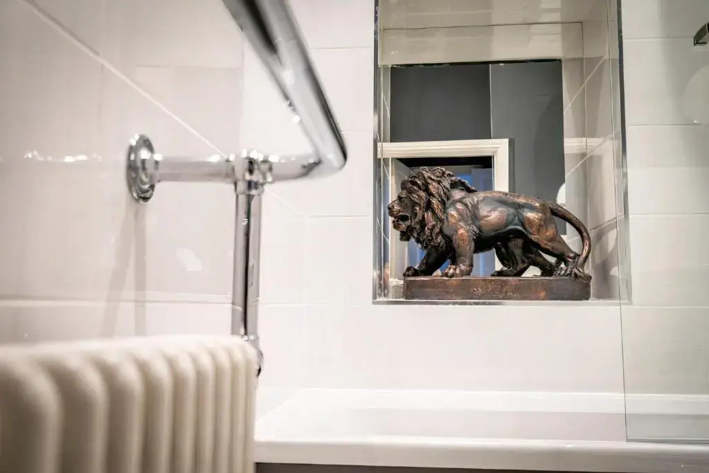 42 is the Answer- Stunning York townhouse appearing on TV Holiday Home Show