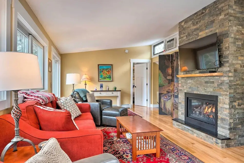 Cozy Home w/ Sauna: Mins to Stowe Mountain Resort