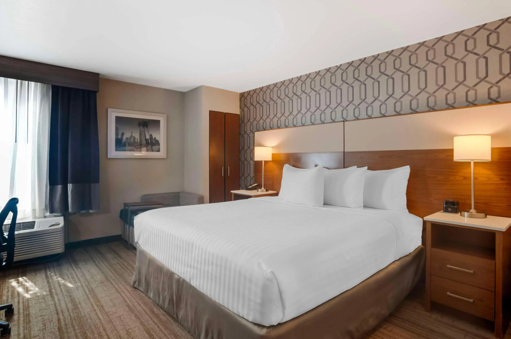 Best Western Plus Commerce Hotel