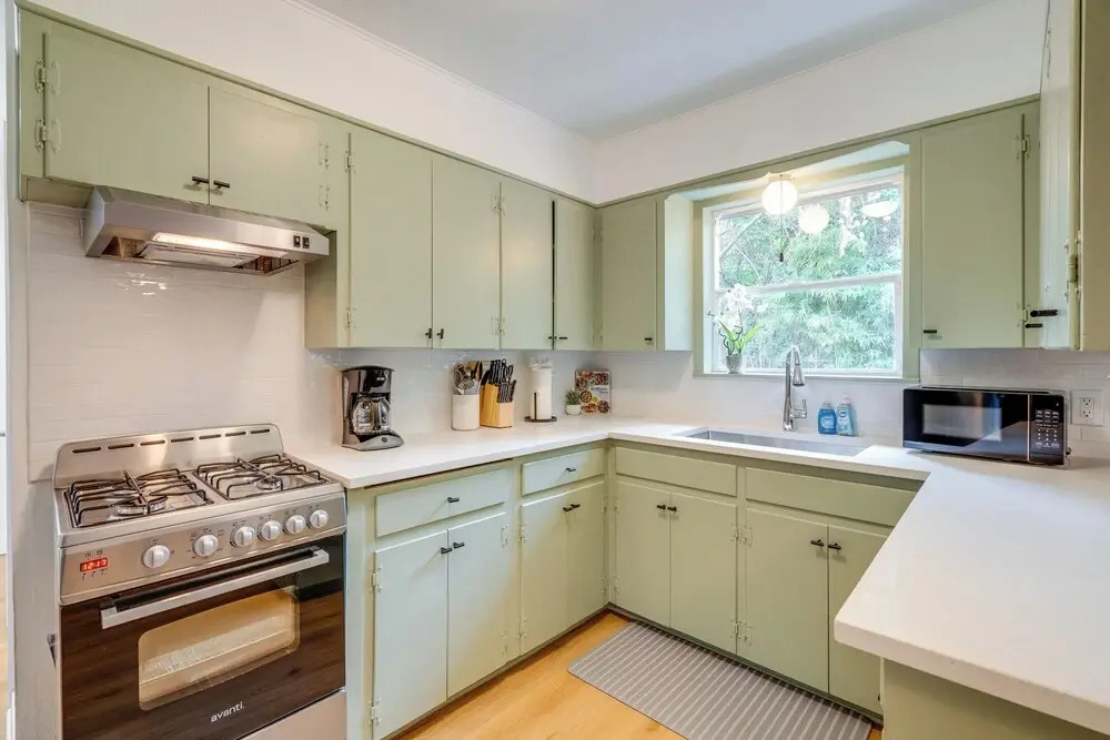 Walk to Campus: Creekside Austin Duplex!
