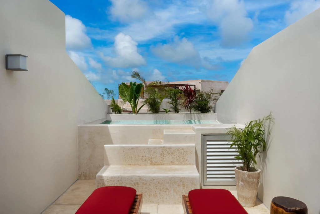 Private Pool and roof top for 3 in la Veleta