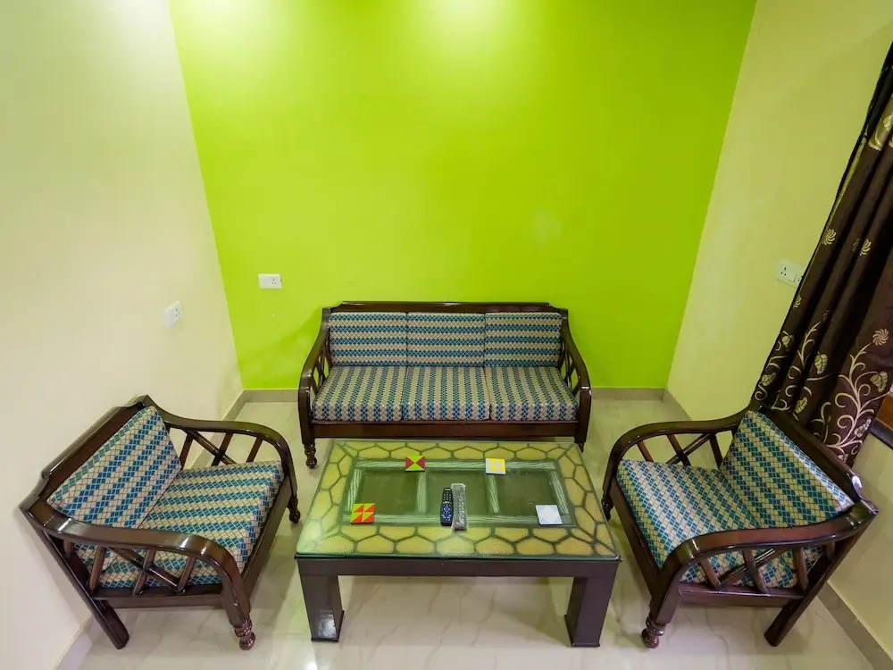 OYO 14055 Home Exotic 1BHK Barlowganj