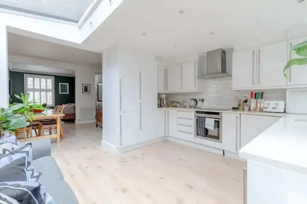 Beautifully Designed 2BD House - by Queen's Park!