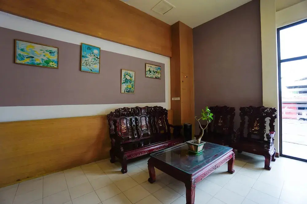 OYO 2515 D'karombasan Hotel