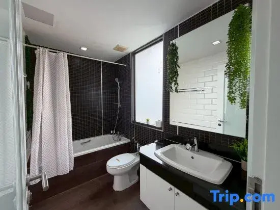 The Wooden Nest Warm Stay at Sukhumvit 8