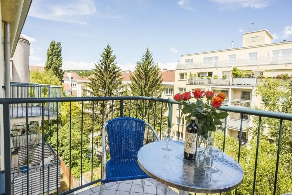 Ruhiges Apartment mit Balkon #r26