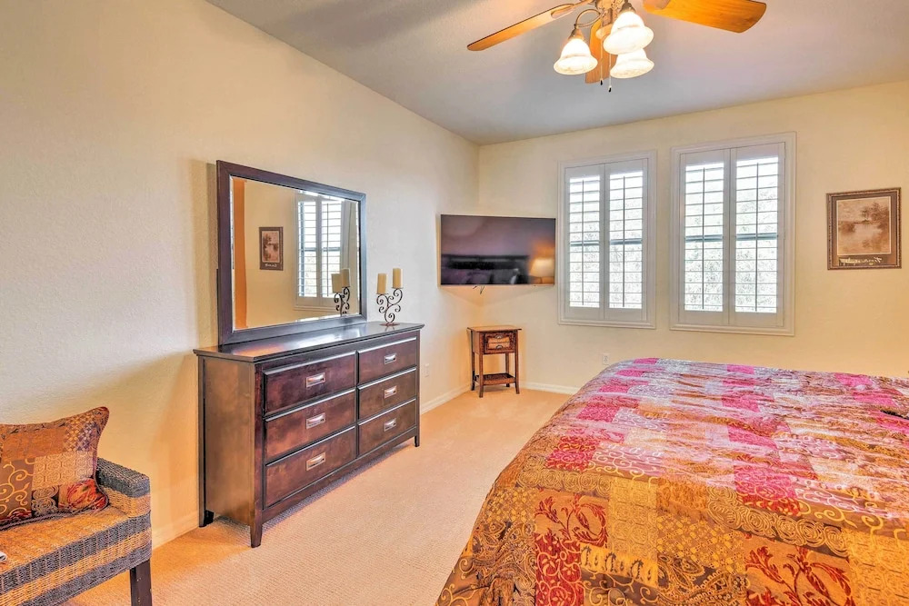 Pool, Balcony & Golf Course Views: Scottsdale Gem