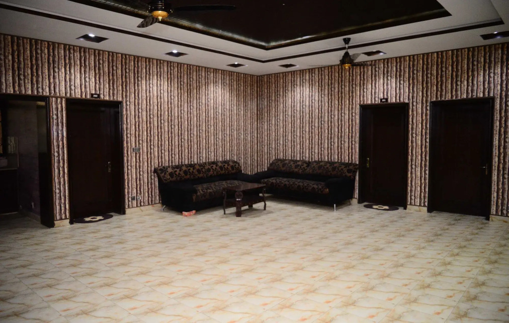 Hotel 12J