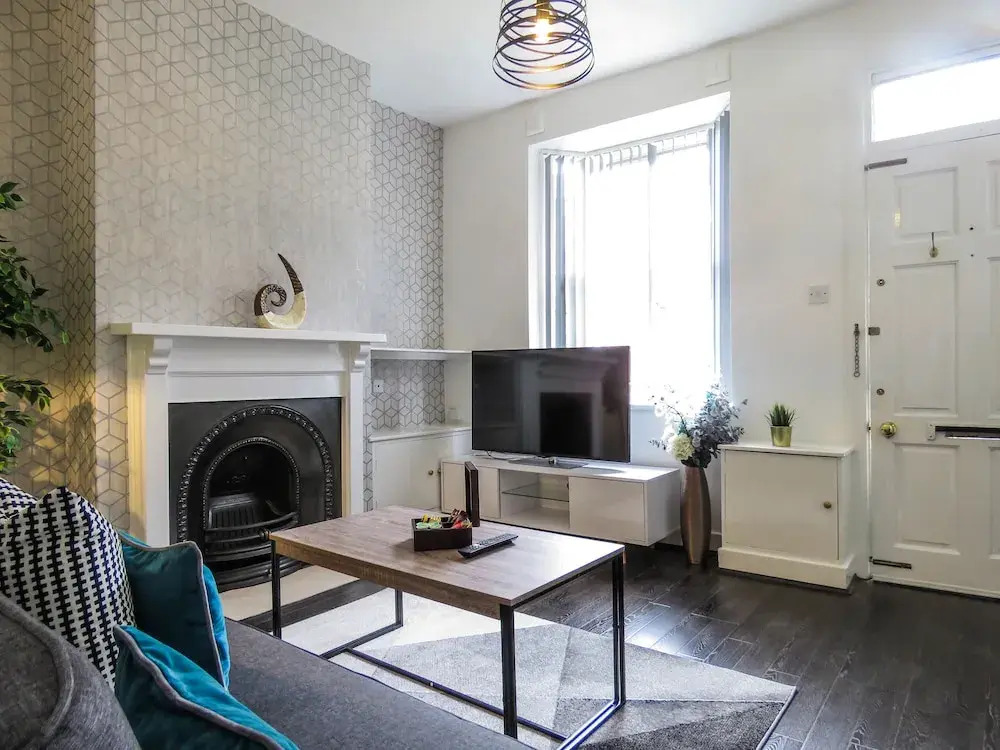 Tudors eSuites Historic Townhouse Birmingham with Garden