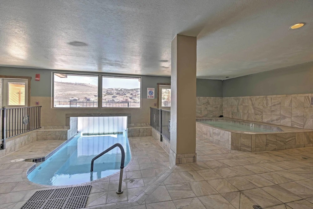 2 Mi to Granby Ranch: Condo w/ Hot Tub Access