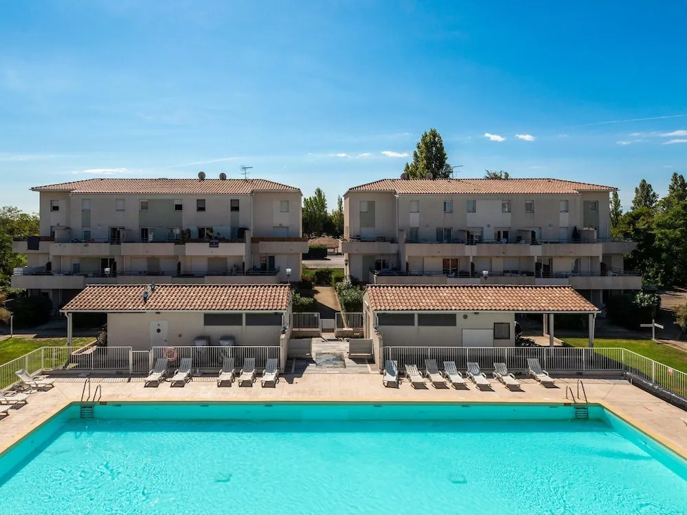 Coastal Stay for 4 With Air-conditioning