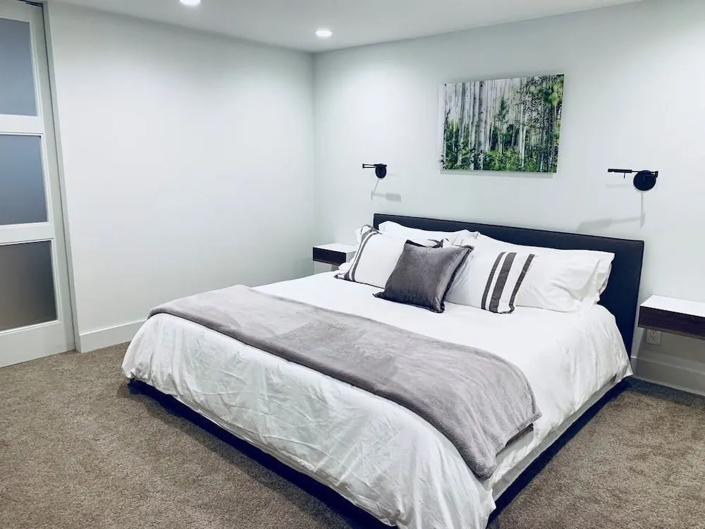 South Original TownHome Unit C - 3 Br Townhouse