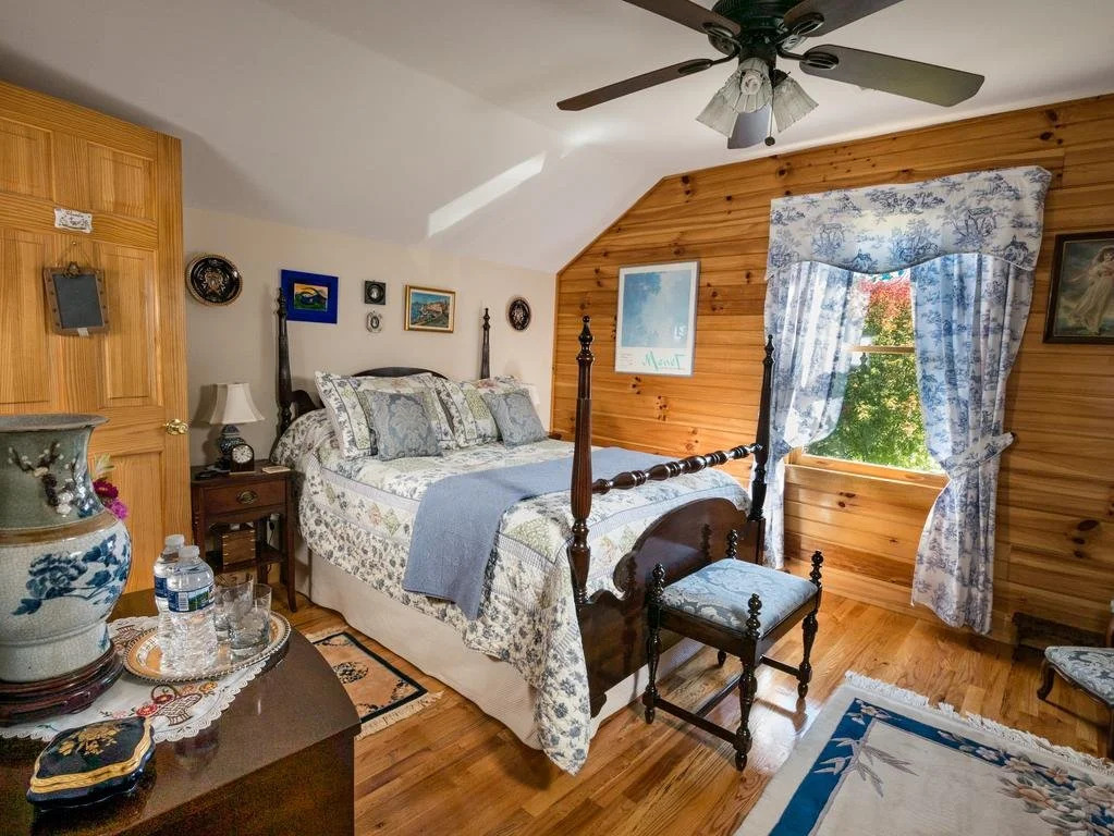 River ' s Edge Inn