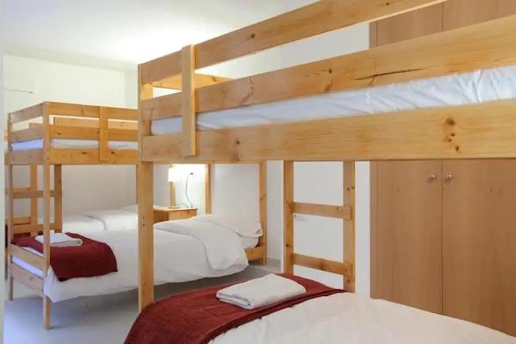 Spacious Apartment for Families Near Park Guell