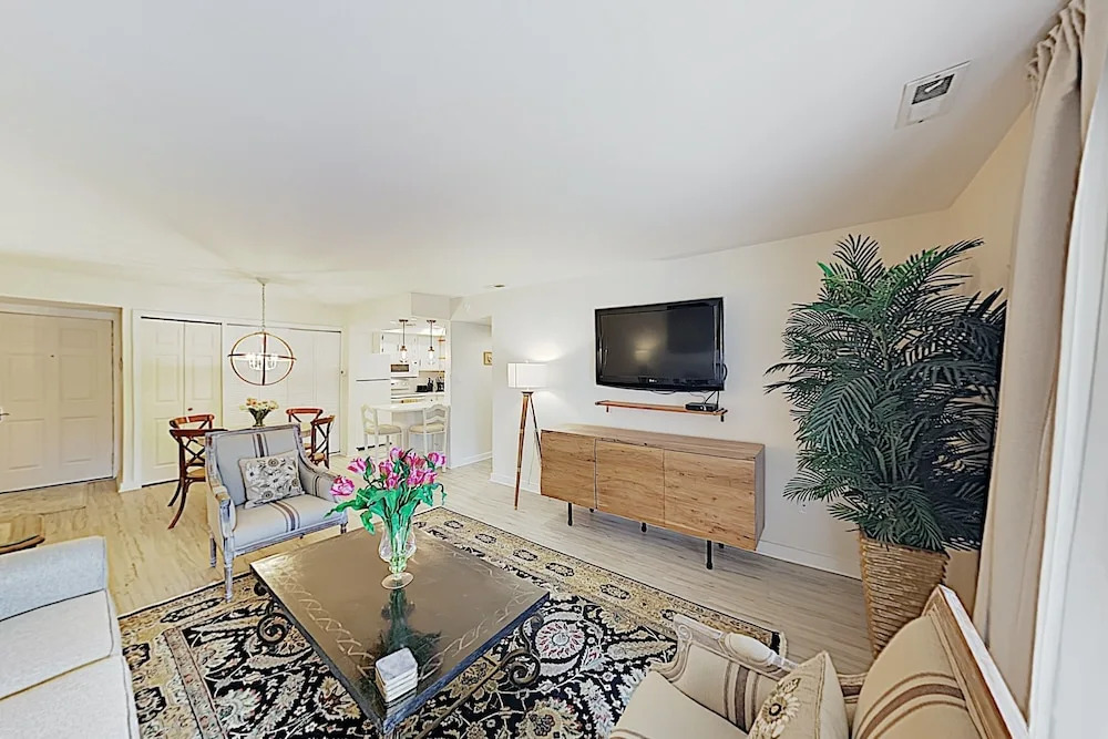 Lavish Villa at South Beach Marina condo
