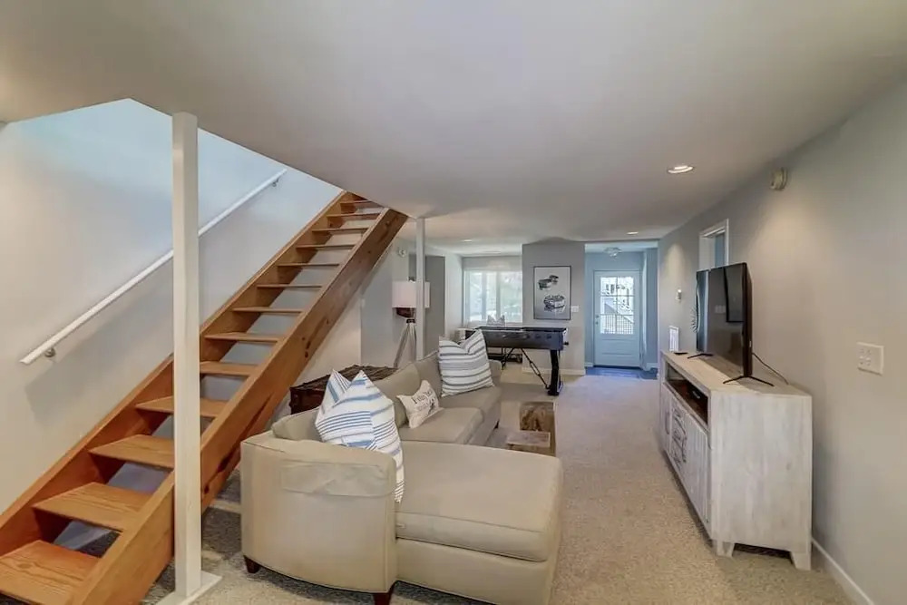 805 East Arctic