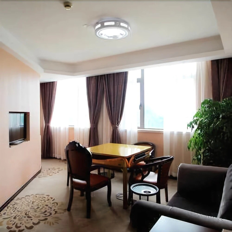 Xinjue Royal Hotel