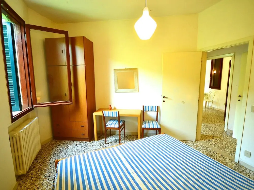 Beautifully Situated Detached Cottage With View on and Private Access to the sea