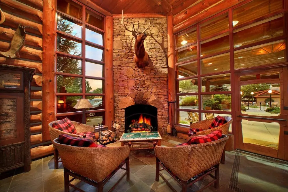 Bearskin Lodge on the River