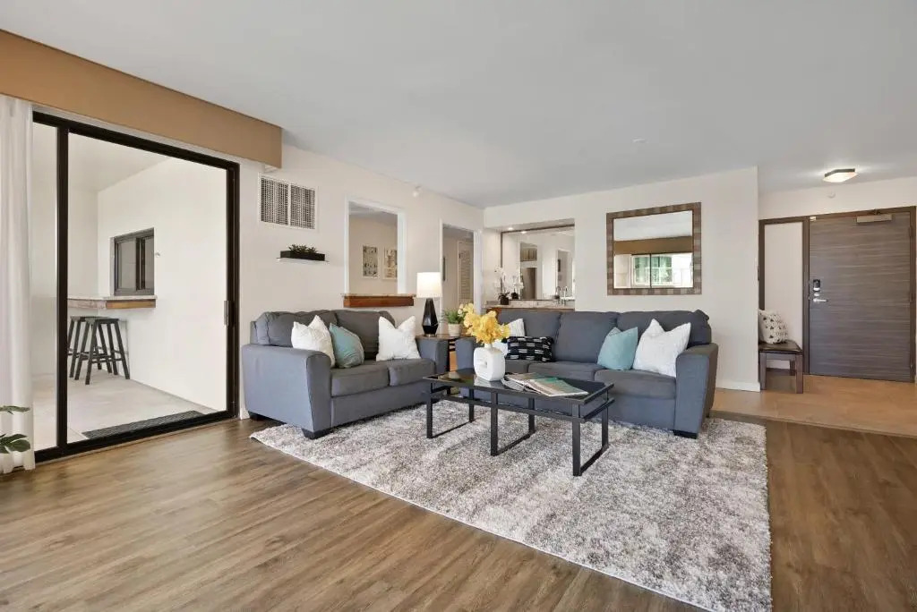 Spacious Waikiki Beach 2BR-Ocean View-Free Parking