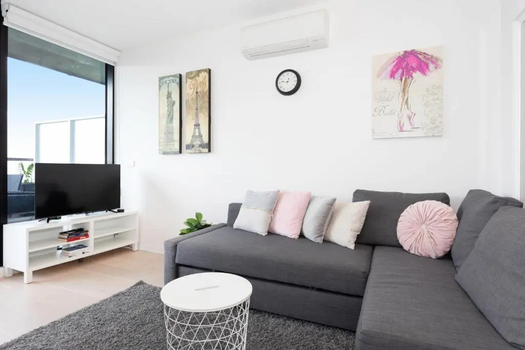 South Yarra City View Apartment with Car Park, Amazon Alexa, Spotify, Netflix, and WiFi
