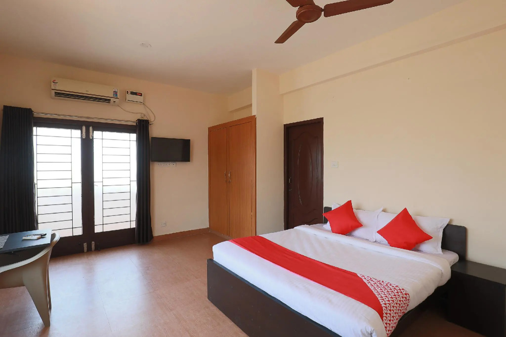 OYO 39342 Beehive Inn