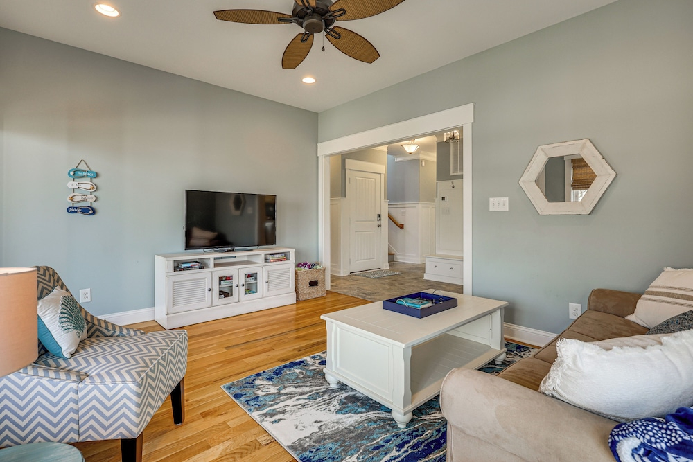 Spacious Coastal Gem on Oak Island 100 Yds to Sand