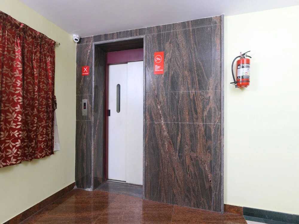 OYO 15558 Sri Sai Nivas Inn