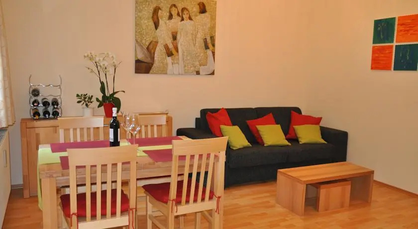 Hauptbahnhof Apartment Minh Nan