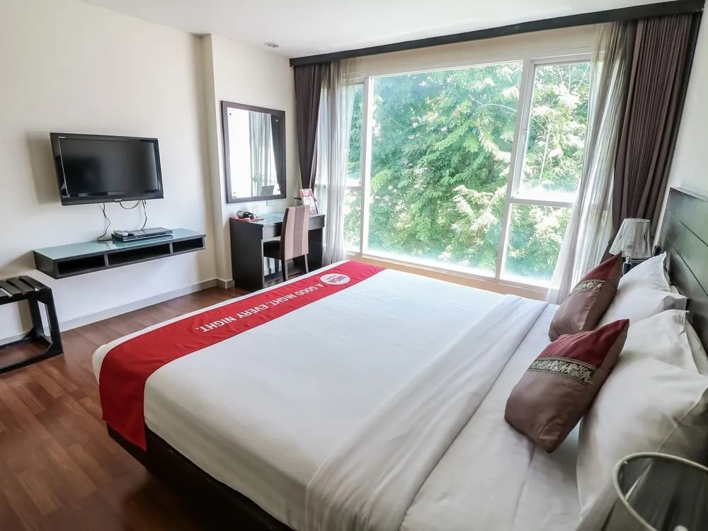 Boss Suites Nana Hotel
