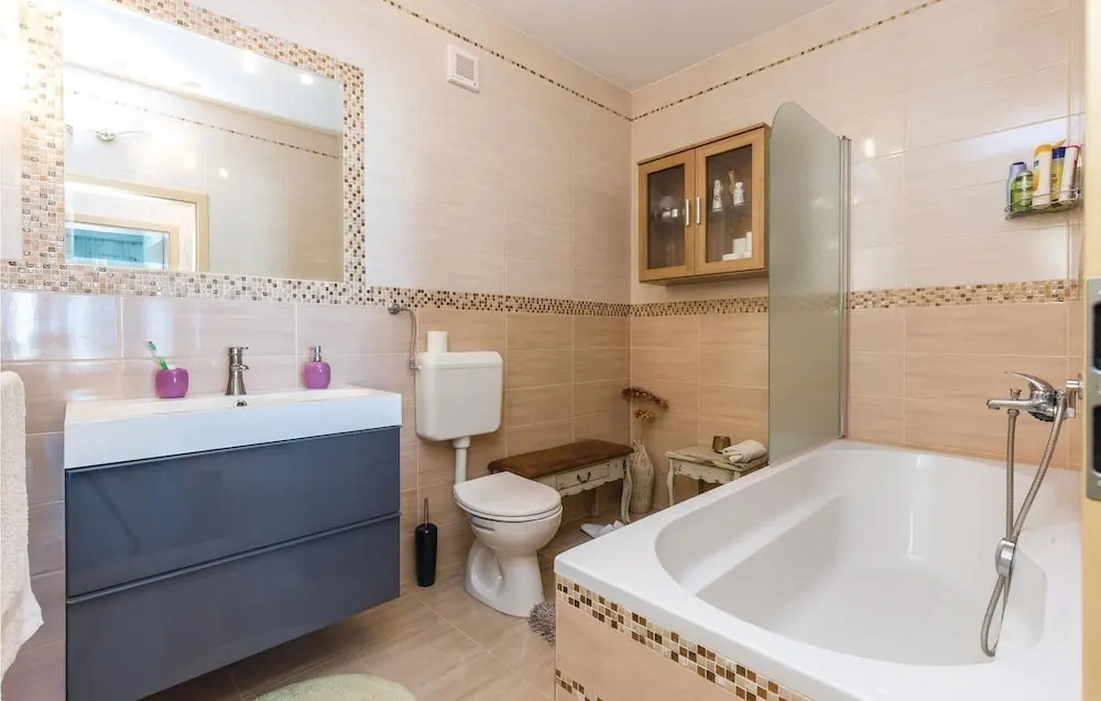 Beautiful Home in Jadranovo With Wifi and 3 Bedrooms