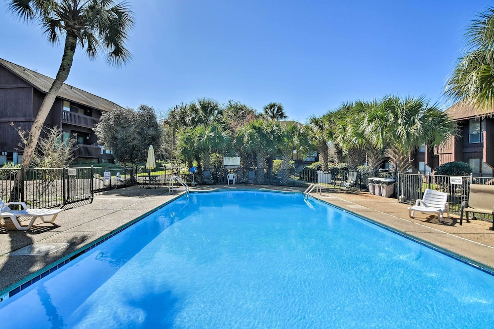 Golf Course Views! Couple's Retreat in Diamondhead