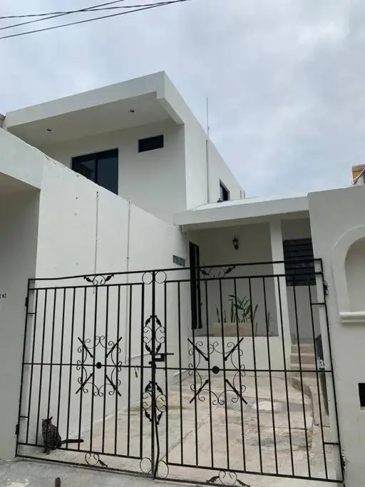 Private Full House with pool and cozy patio