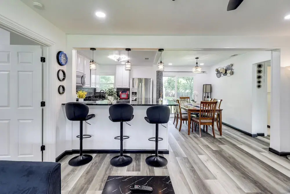 1 Mi to At&t Stadium: Cozy Family Home w/ Yard!