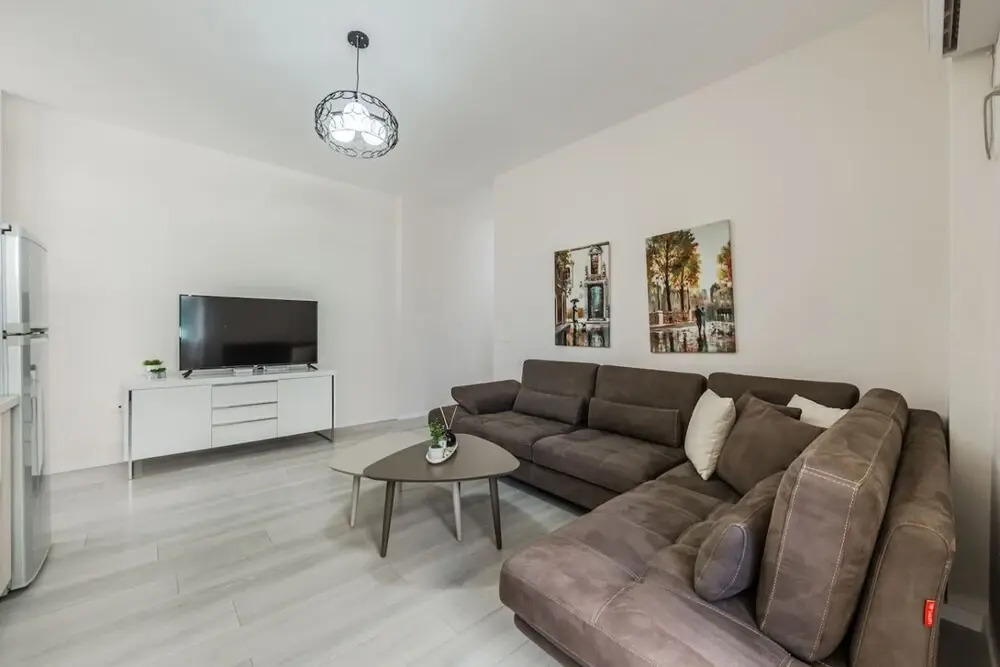 Beachfront Apartment - Near Beach City