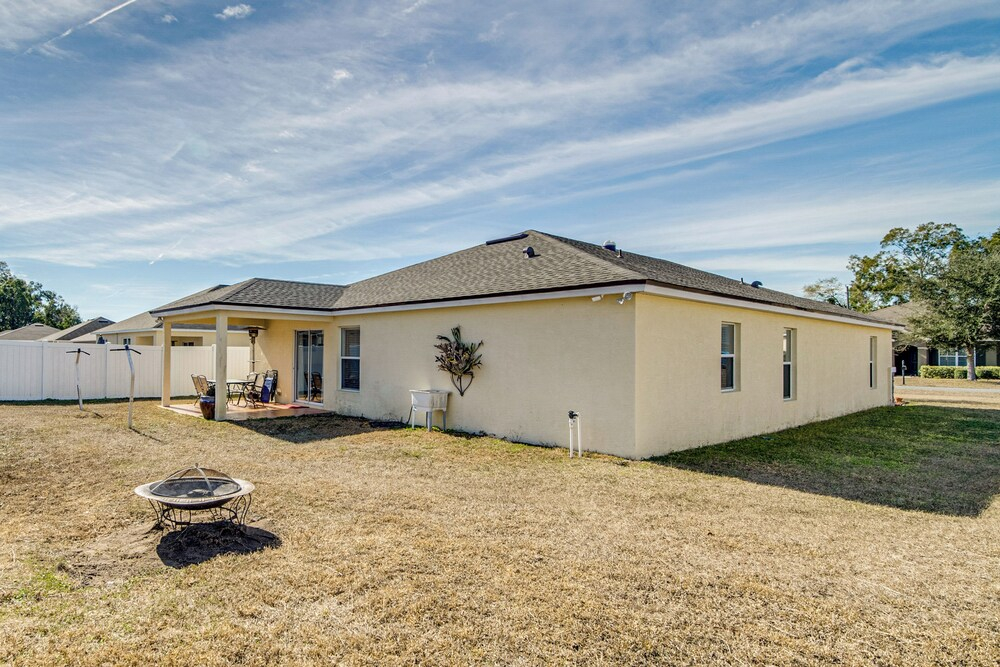 9 Mi to WEC & Dtwn Ocala! Family Haven w/ Patio