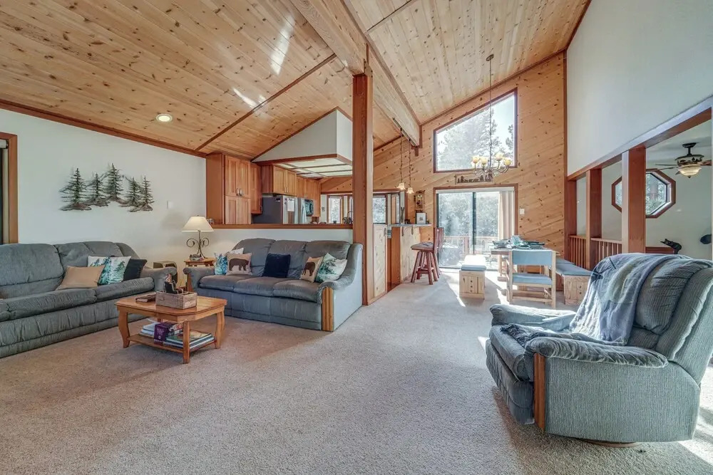 Home 1 Mi to Downhill Ski Resort: Bring Your Pets!