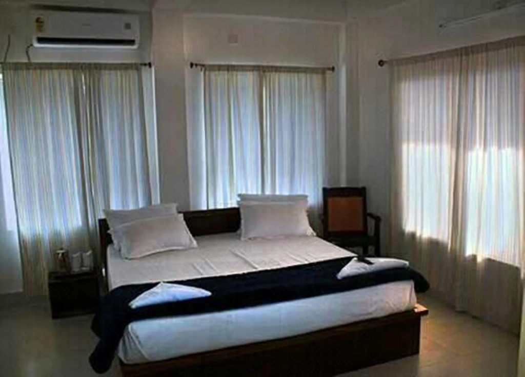 Green Wood Hotel