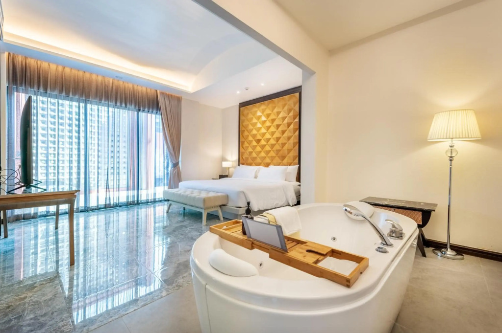 Phukalini Luxury Pool Villa & Onsen