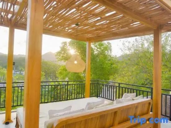 3 Bed Villa in Kuta w/ Day Bed Pool Fast Wi-Fi