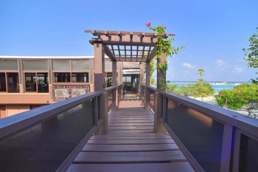 Rashu Hiyaa Hotel
