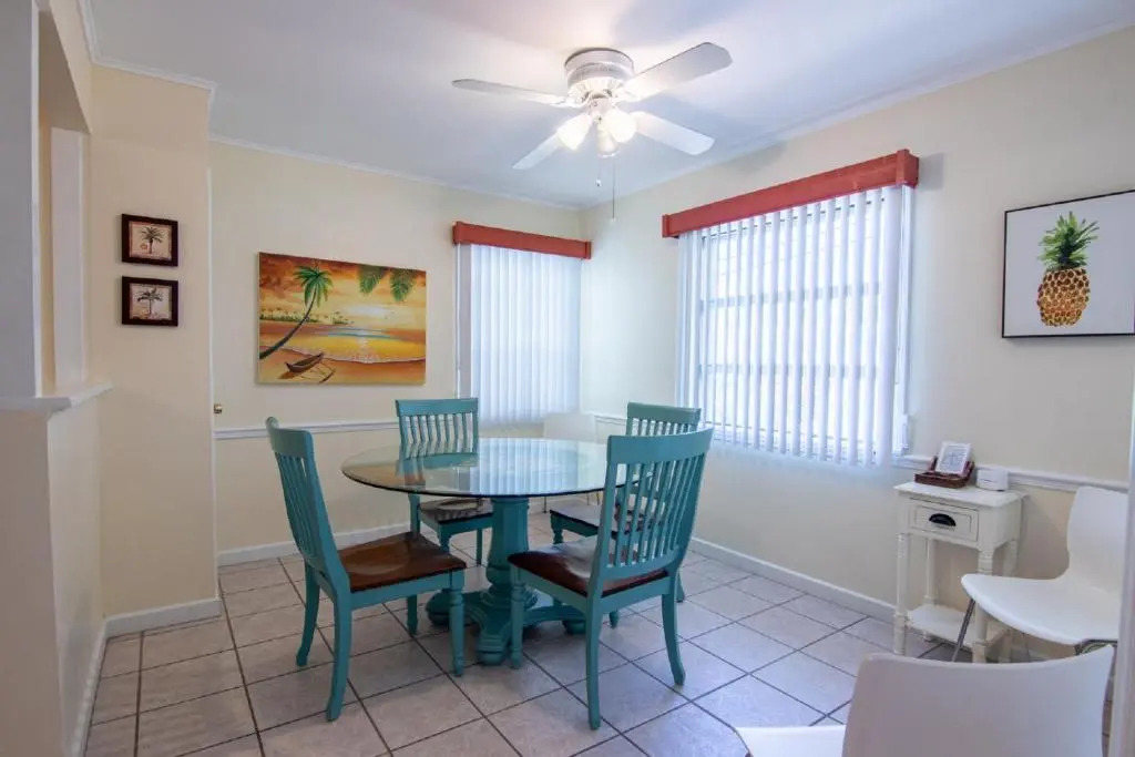 Cozy Tropical Bungalow Duplex with Heated Pool