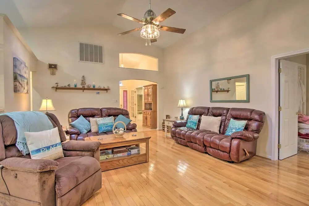 2 Mi to Golf: Hot Tub Hideaway in Ocean Pines