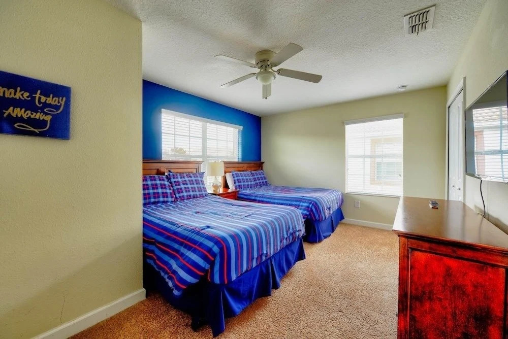 Bright & Cheery Vacation Villa-1638st 5 Bedroom Townhouse by RedAwning
