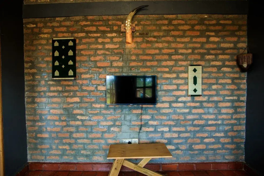 Apuuli Safaris & Cottages