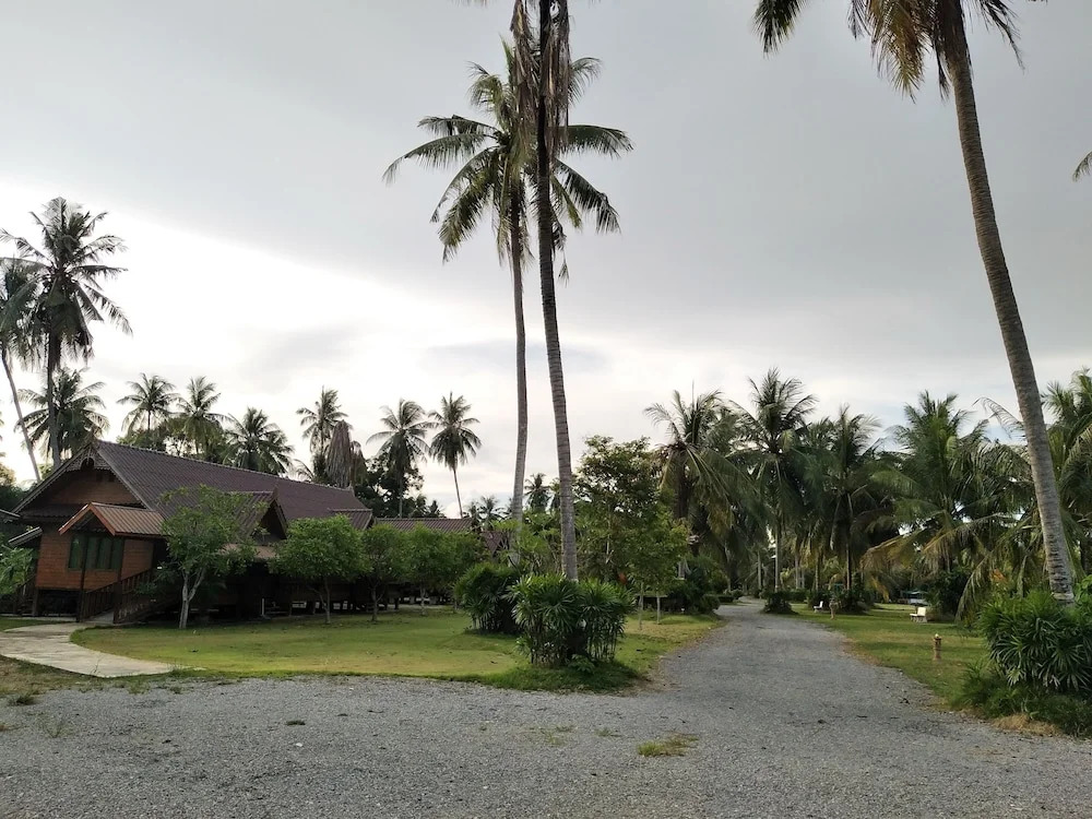 Yoo Sabai Resort