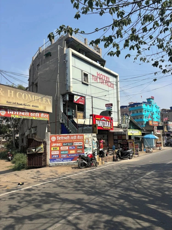New Hotel Tuk Tuk Palace