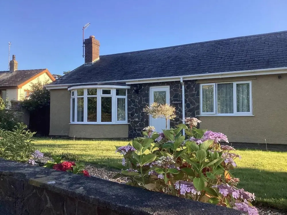Bungalow by the Beach, Sleeps 6, Snowdonia, Wales